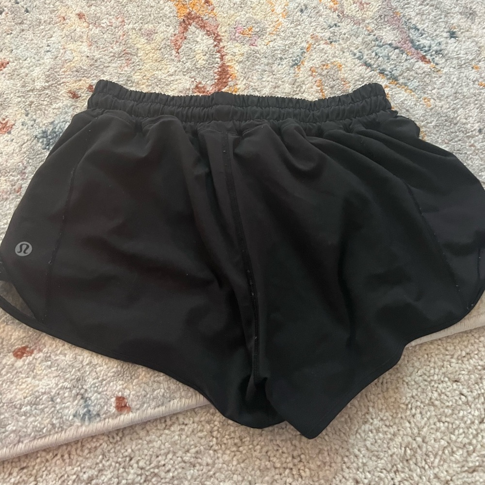 Black lululemon hotty hots 2.5 low rise